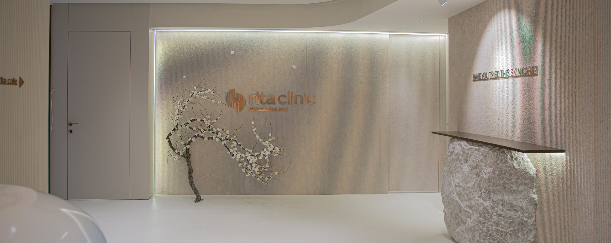 SLASH ARCHITECTS / RITA CLINIC / 1